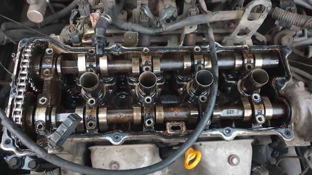 СНИМАЮ ГБЦ ДВИГАТЕЛЯ GA15DE СВОИМИ РУКАМИ.