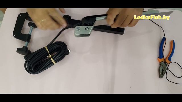 Как закрепить на лодке датчик Tripleshot от эхолота Lowrance?