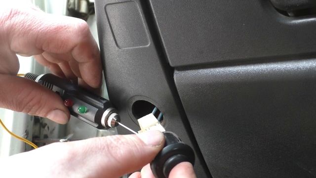 не работает кнопка открывания  багажника ваз 2110  - ищем причину