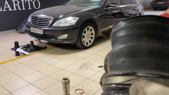 Разбор пневмобаллона – ремонт пневмостоки Мерседес S 221 продолжение