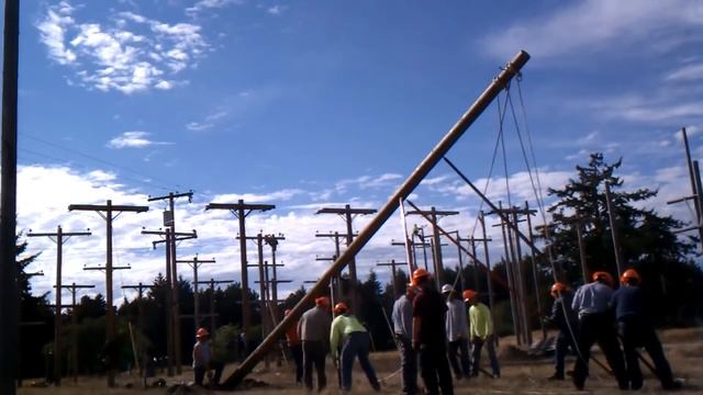 Установка деревянной опоры ЛЭП вручную