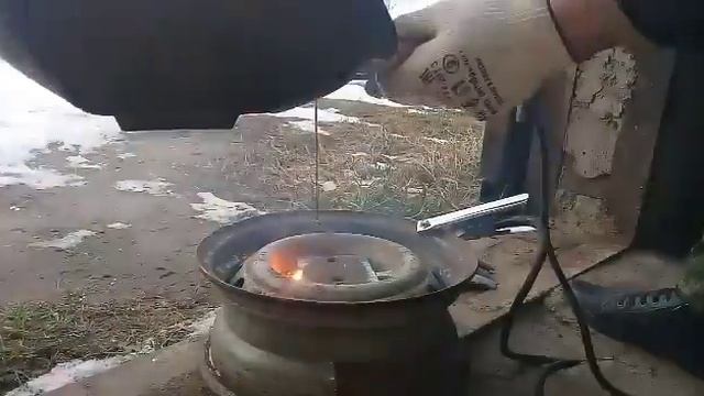 Подставка-печь под казан из колёсных дисков.