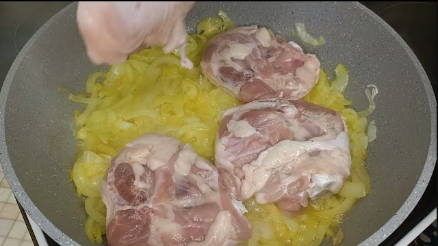 Курица по Еврейски в Луковом Соусе в Рецепт входит Сода Курица и Лук Такая Еда Удивит Вас