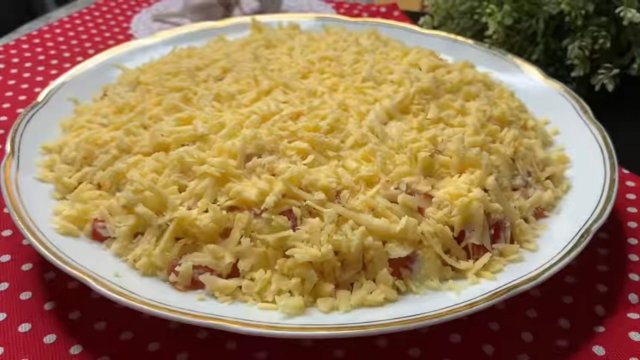 ВКУСНЕЕ САЛАТА ТЫ НЕ ПРОБОВАЛ?• СЛОЁНЫЙ САЛАТ С ЧИПСАМИ • ГОСТИ БУДУТ В ВОСТОРГЕ?.mp4