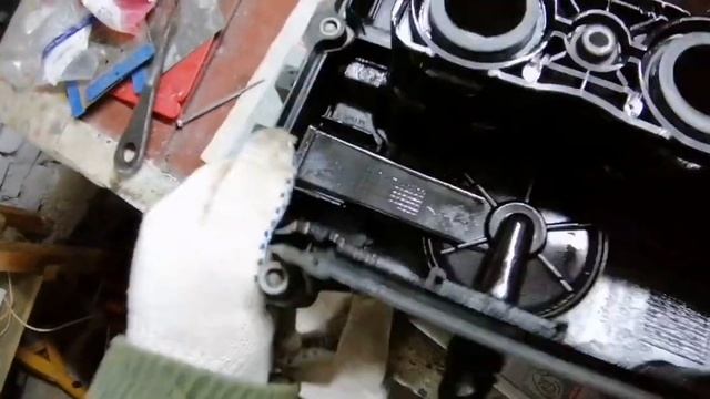 Замена мембраны картерных газов крышки клапанов Opel Astra h z16xer