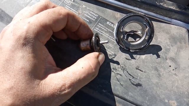 Рено Логан / Как выгнать воздух из системы охлаждения