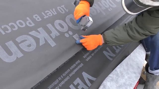 Правила монтажа гидроизоляции на крыше с перекрёстным утеплением