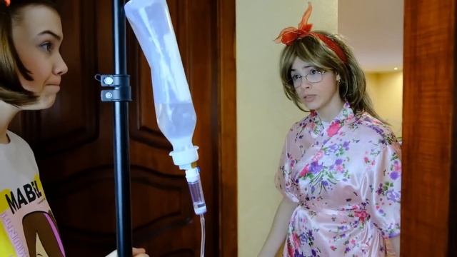 7 уколов и клизмы - тупая медсестра лечит Вредину и Старшую