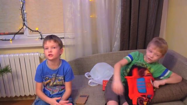НОВОГОДНЯЯ НЕРФ ЕЛКА. САША и АРСЕНИЙ НАРЯДИЛИ ЕЛКУ НЕРФАМИ. БРОС ШОУ. NERF CHRISTMAS BROS SHOW 6+