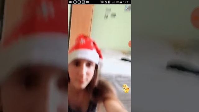 В биго сибя показивает школница