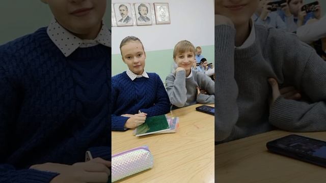 Минус песни "Кто добрее всех на свете?"