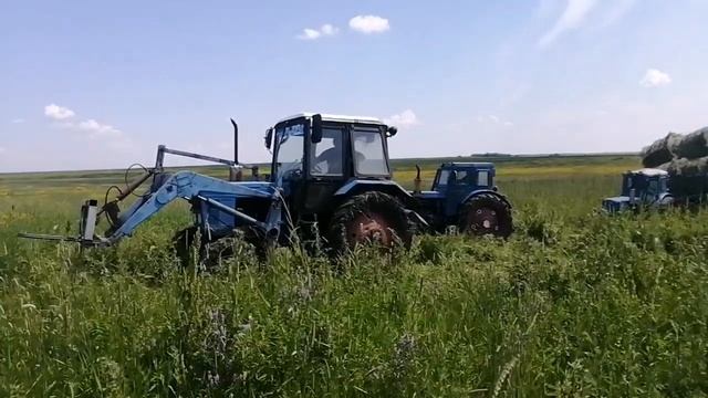 Трактора буксуют.