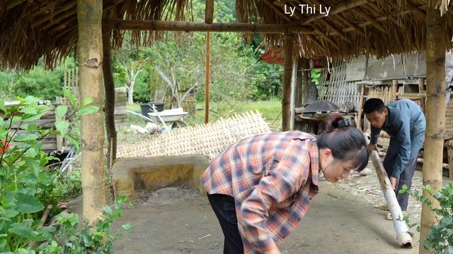Together with my father, I built a new house using traditional bamboo - Natural Life | Ly Thi Ly
