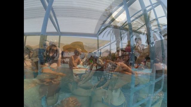 пресная вода на дне мертвого моря.