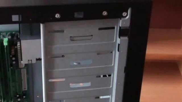 8 Устанавливаем DVD привод