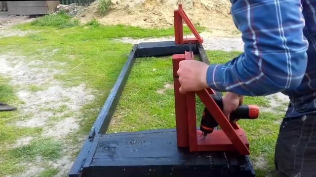 Самая простая пилорама из бензопилы.Как пилить доски бензопилой.