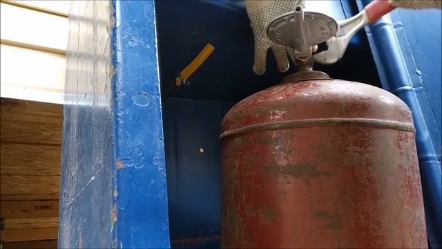 Самостоятельное подключение газовой плиты к баллону на даче. Шкаф для болона из сейфа.