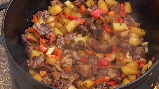 Лагман со свининой в казане на костре