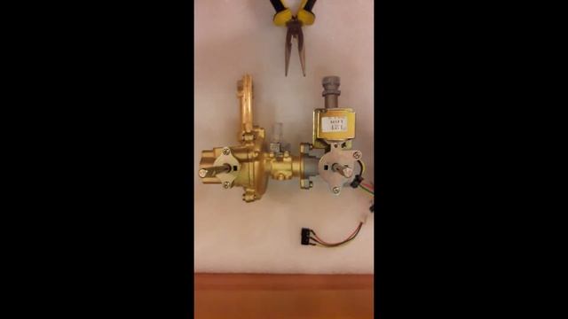 Замена микровыключателя на водногазовом узле газовой колонки. Replacement microswitch.
