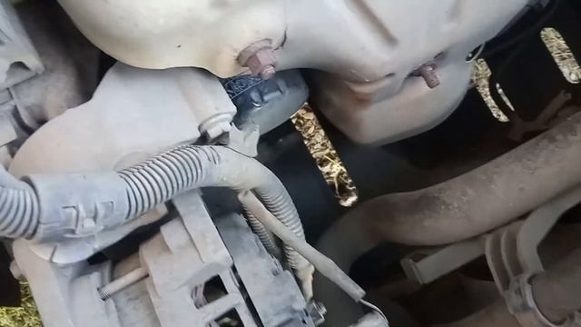 Меняем масло в двигателе в домашних условиях (Рено логан) Без ямы