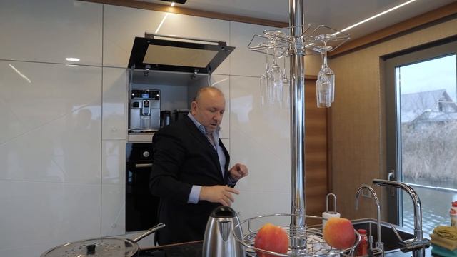 Обзор на хаусбот - это дом или яхта?