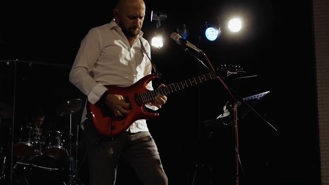 Все могу! Прославление- Виталий Ефремочкин в Курске. Церковь Святого Петра. (720p)