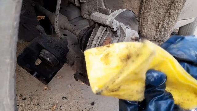 Как правильно переобуть машину. ВАЖНО сделать это при каждом снятии колеса. СТО это не расскажут