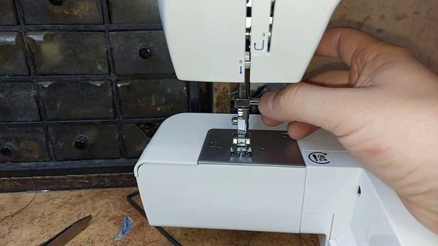 Швейная машинка Singer заклинила, что делать? Все проще простого, смотри!