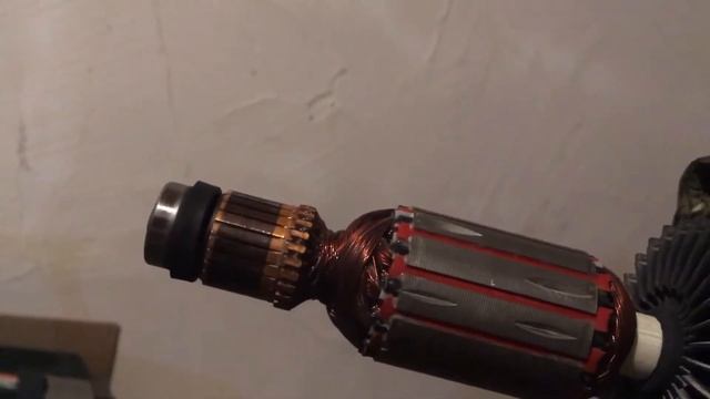 Причина перебоев работы электродвигателя щётки.