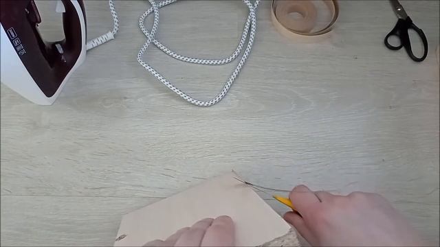Как приклеить КРОМОЧНУЮ ЛЕНТУ на ДСП / Как КЛЕИТЬ мебельную кромку на торец ДСП
