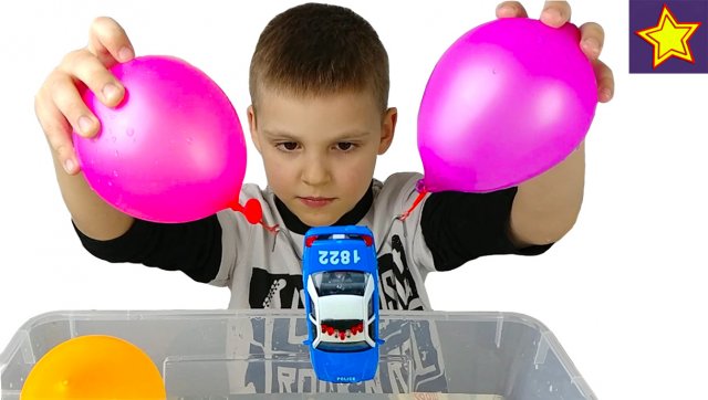 Машинки в Воде Поднимаем машинки с помощью шариков Cars Toys in water