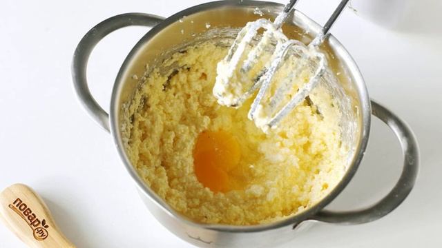 Бисквитный пирог с клюквой