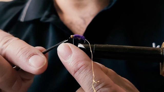 МУШКИ НА ХАРИУСА, фиолетовая веснянка, вяжем сами, простая но очень уловистая мушка