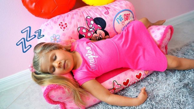 Диана хочет спать! Diana wants to sleep