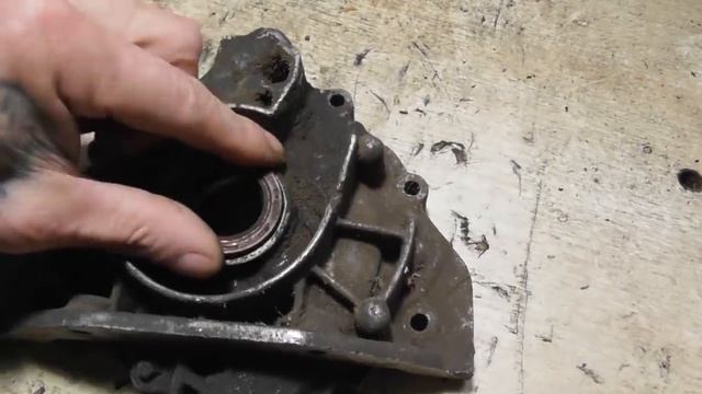 Почему выдавливает передний Сальник коленвала ВАЗ