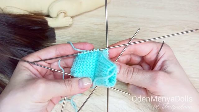 Как вязать носки для куклы на спицах. Мастер-класс.