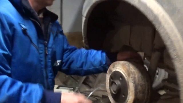 Прокачиваем тормоза с системой АБС