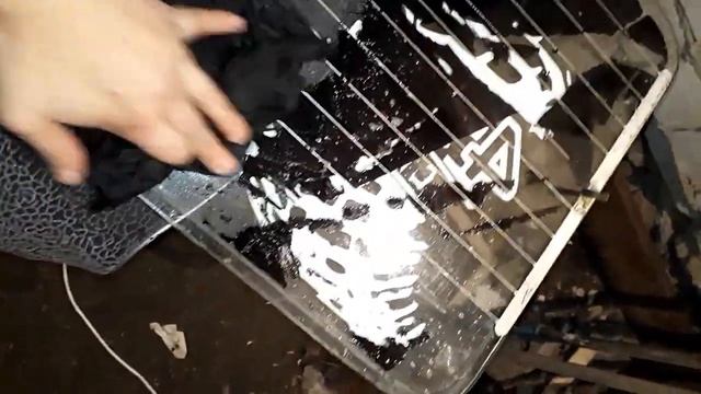 Чем удалить старую тонировку со стекла авто?