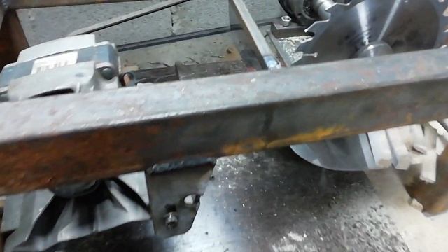 Самодельная циркулярка с двигателем от стиральной машины.