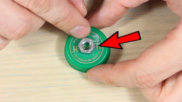 Положил Гайку на Пластиковую Крышку и удивился как стало Удобно. Жаль, что узнал об этом только в 50