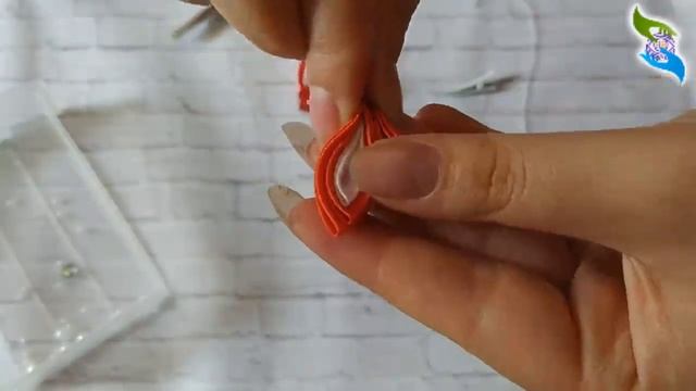 Заколка стрекоза из атласных лент и бисера