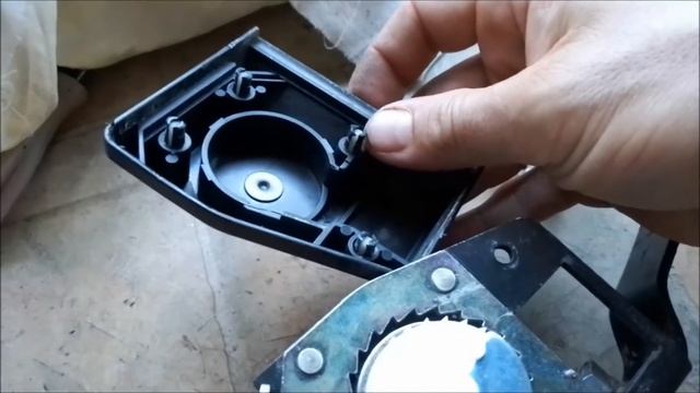 ЗАКЛИНИЛ РЕМЕНЬ БЕЗОПАСНОСТИ. Не вытягивается из инерционной катушки. Разбираемся в поломке.