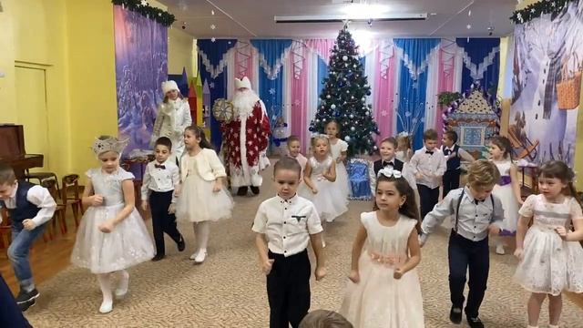 Новогодний танец. Старшая группа