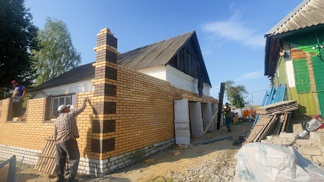 Вот и наступил этот день. Стройка нового дома идет полным ходом. Жизнь простых людей в деревне.