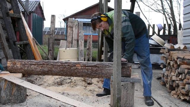 Приспособление для продольного распила бревна бензопилой