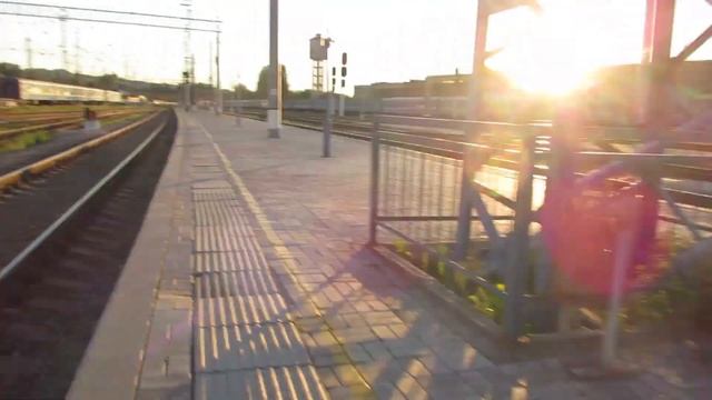 ПАРОВОЗИКИ Эмили и Джеймс на железнодорожном вокзале / Поезда для детей / Паровозики Томас и друзья