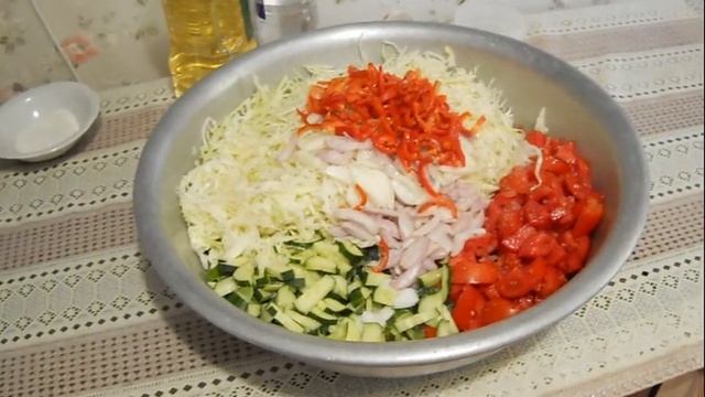 Салат на зиму из Капусты "Кубанский"пальчики оближешь.
