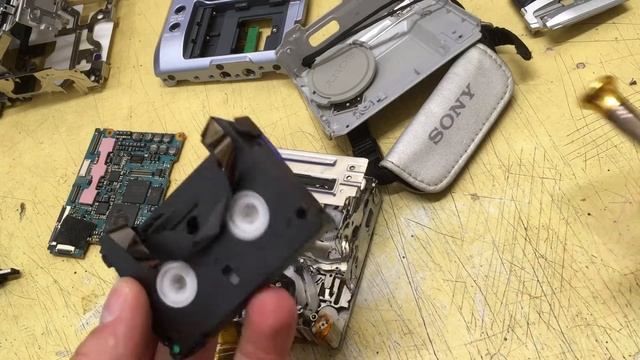 Извлечение видео кассеты из видео камеры