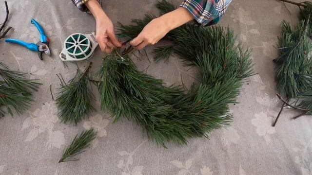 Новогодний венок из всего, что нашла в саду | Новогодний декор | Рождественский венок своими руками