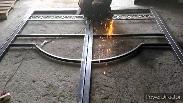 Простенькие ворота из профильной трубы с элементами художественной ковки, своими руками.